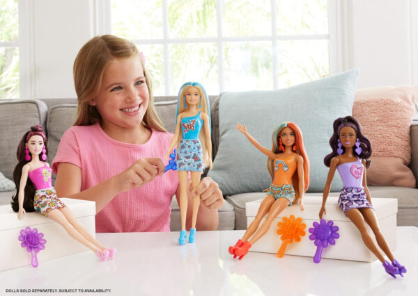 Barbie Color Reveal Doll & Accessories with 6 Unboxing Surprises, Rainbow-Inspired Series with Color-Change Bodice, 1960s Theme - Image 3